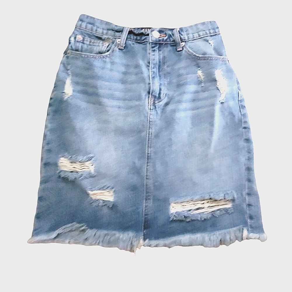 Gap size 26 distressed denim skirt.
